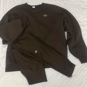 ALO Women's Espresso Brown Accolade Sweatshirt & 7/8 Highwaist Legging Set